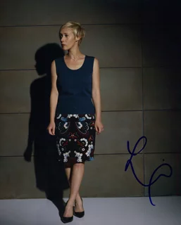 Liza Weil autograph