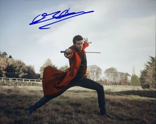 Oliver Stark autograph