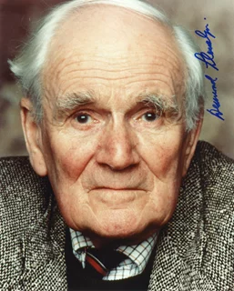 Desmond Llewelyn autograph