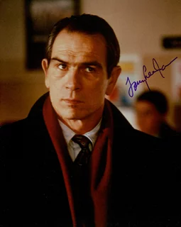Tommy Lee Jones autograph