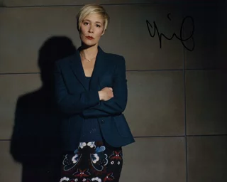 Liza Weil autograph