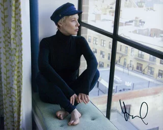 Liza Weil autograph