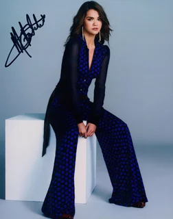Maia Mitchell autograph