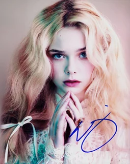 Elle Fanning autograph