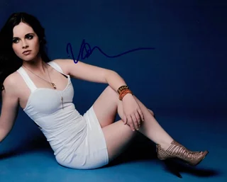 Vanessa Marano autograph