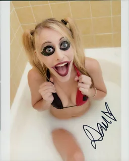 Dani Sciacca autograph