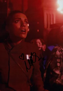 Maisie Sellers-Richardson autograph