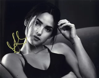 Adria Arjona autograph