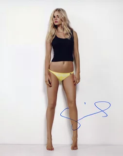 Samara Weaving autograph