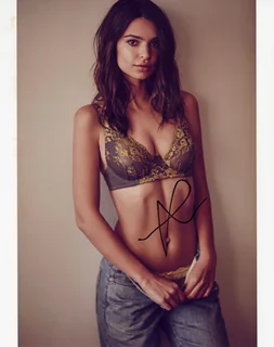 Emily Ratajkowski autograph