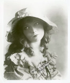 Lillian Gish autograph