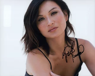 Michelle Krusiec autograph