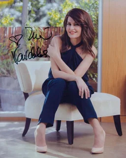 Nia Vardalos autograph