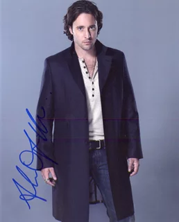Alex O'Loughlin autograph