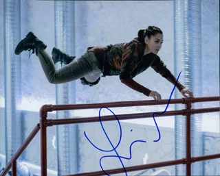 Lindsey Morgan autograph