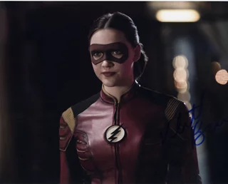 Violett Beane autograph