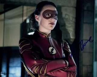 Violett Beane autograph