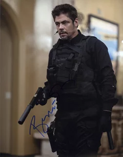 Benicio Del Toro autograph