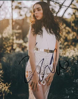 Indiana Massara autograph