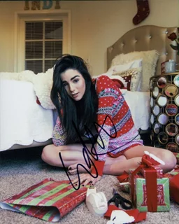 Indiana Massara autograph