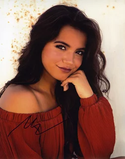 Isabela Moner autograph