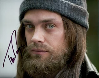 Tom Payne autograph