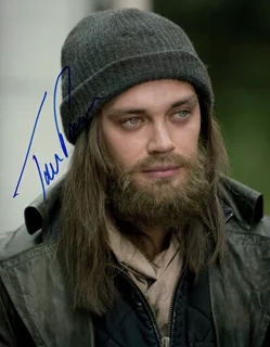 Tom Payne autograph