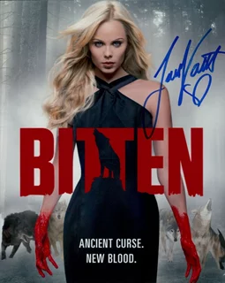 Laura Vandervoort autograph