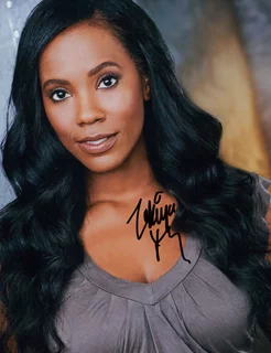 Zakiya Young autograph