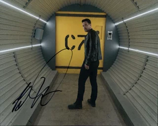 Brett Dalton autograph