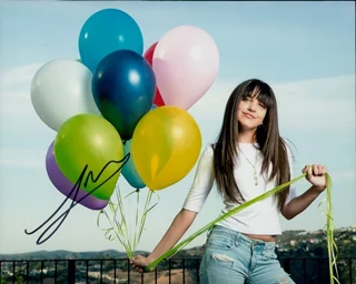 Lilimar Hernandez autograph