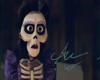 Alanna Ubach autograph