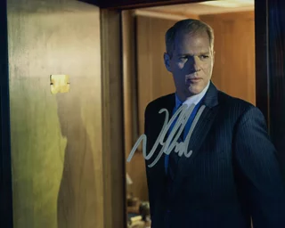 Noah Emmerich autograph