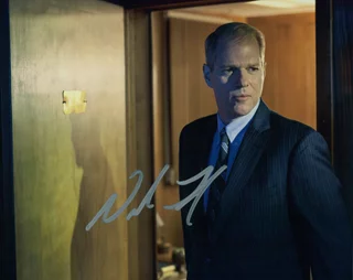 Noah Emmerich autograph