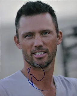 Jeffrey Donovan autograph