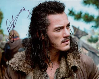 Luke  Evans autograph
