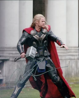 Chris Hemsworth autograph