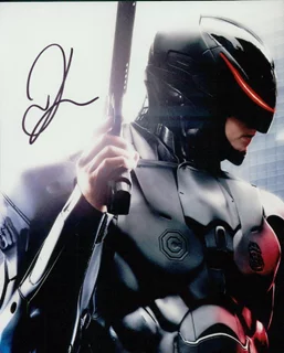 Joel  Kinnaman autograph