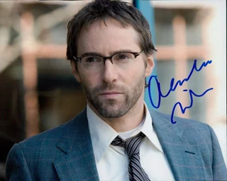Alessandro Nivola autograph