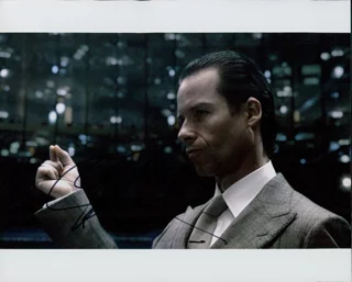 Guy Pearce autograph
