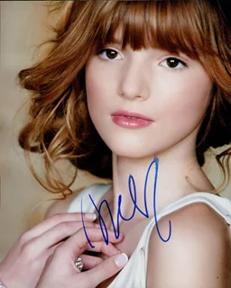 Bella Thorne autograph