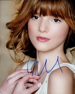Bella Thorne autograph