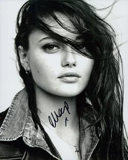 Ella Purnell autograph
