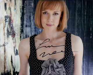 Laura  Waddell autograph