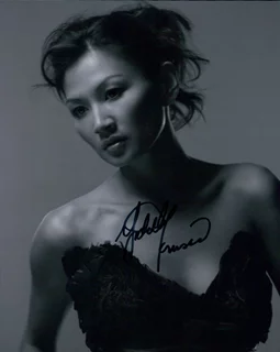 Michelle Krusiec autograph