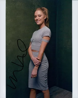 Maika Monroe autograph