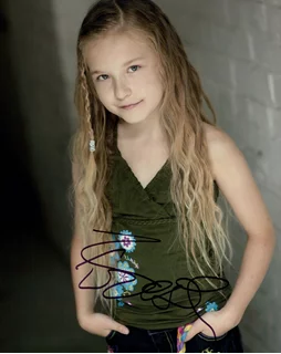 Zoe Fraser autograph