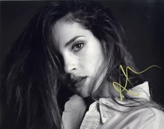 Adria Arjona autograph
