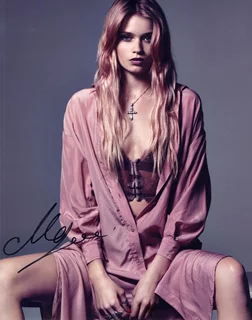 Abbey Lee autograph