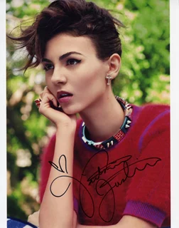 Victoria Justice autograph
